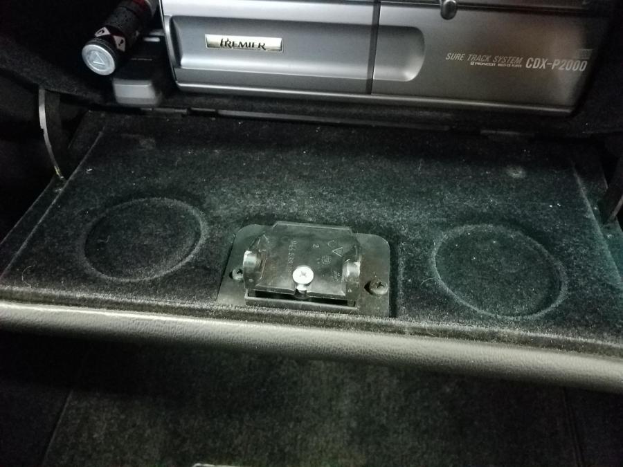 Детали интерьера Porsche 944 Turbo 1986 года  (фото 101 из 149)